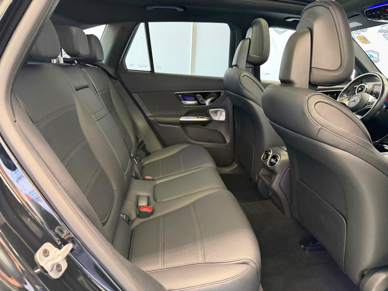 Used 2024 Mercedes-Benz GLC 300 4MATIC image 26