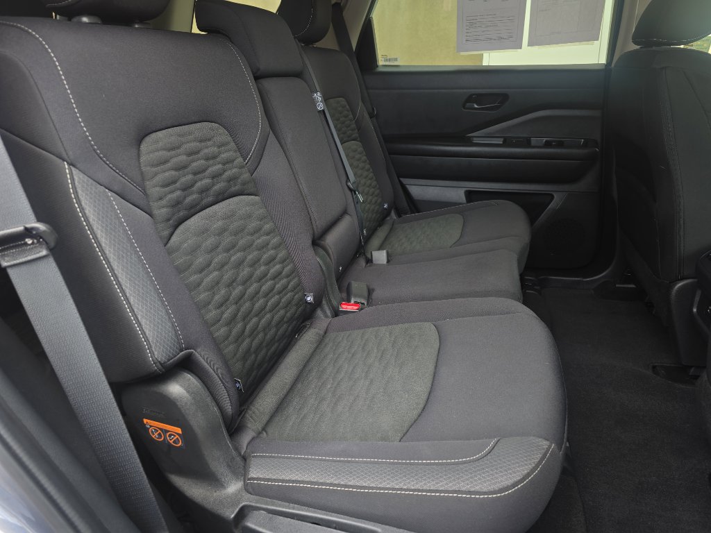 Used 2024 Nissan Pathfinder SV image 29