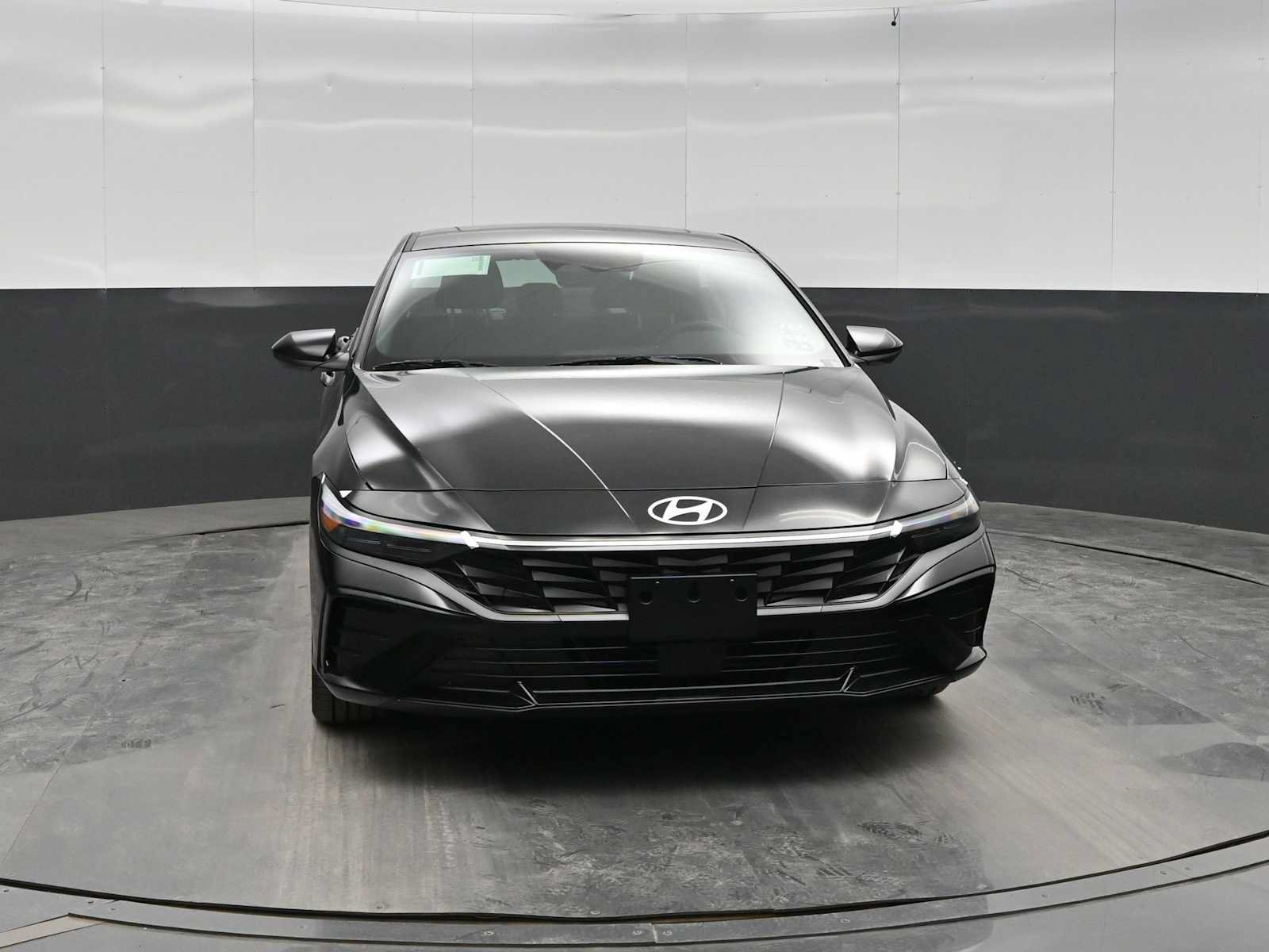 New 2026 Hyundai Elantra SEL Sport FWD image 2