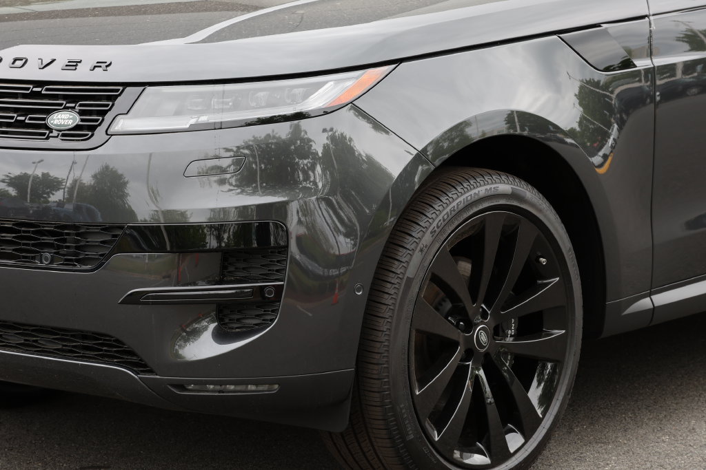 New 2025 Land Rover Range Rover Sport SE AWD/4WD image 3