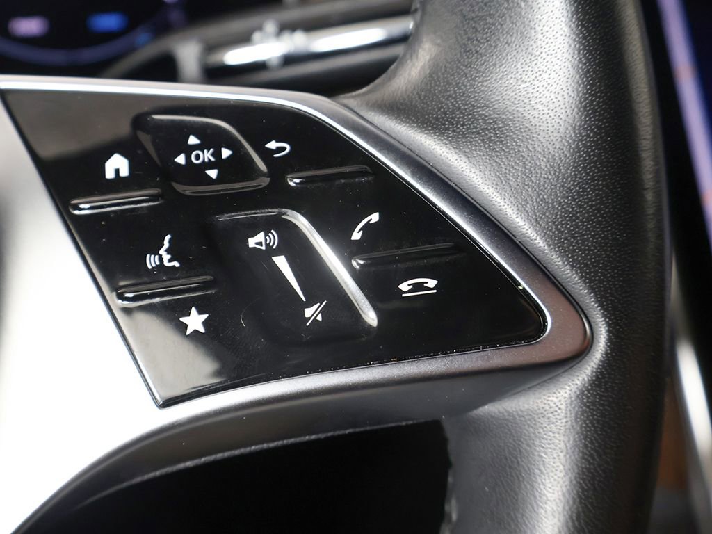 Used 2025 Mercedes-Benz GLC 300 4MATIC image 43