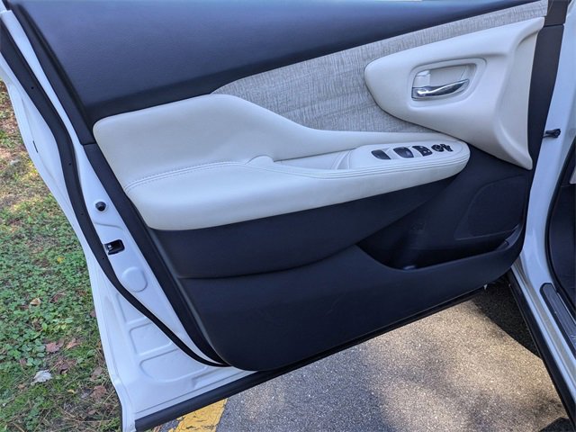 Used 2023 Nissan Murano SV image 9