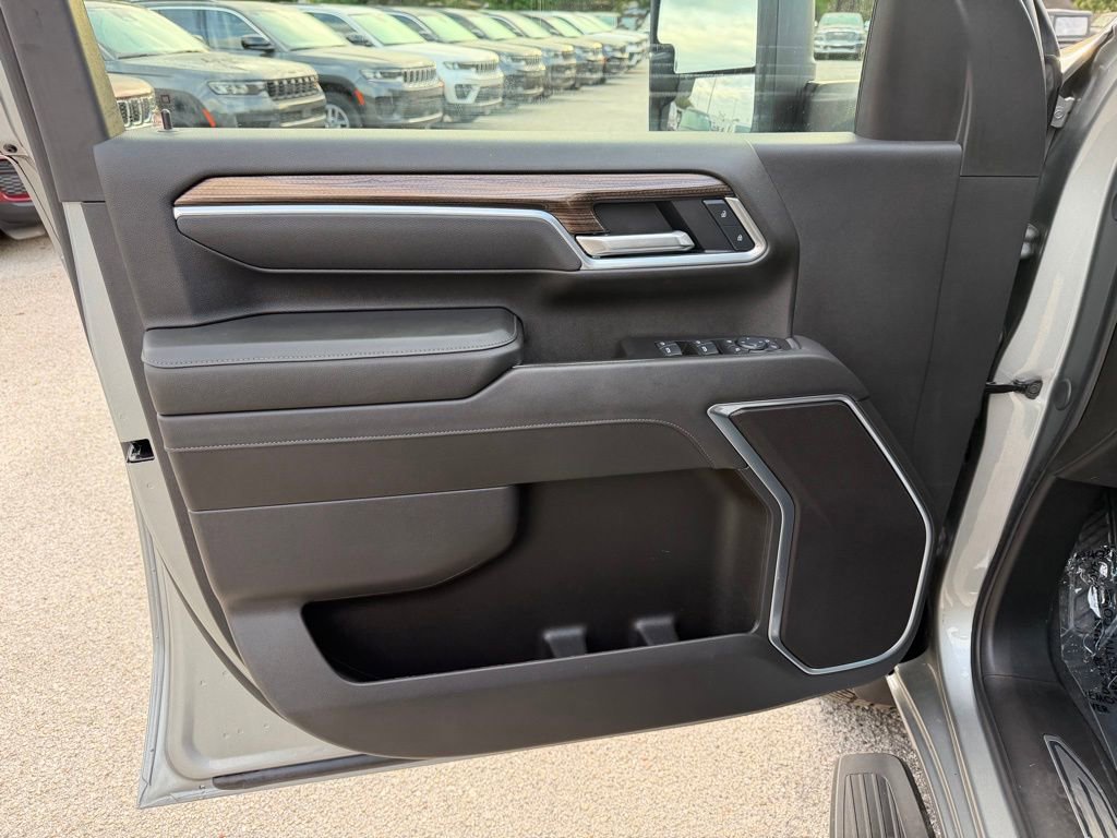 Used 2025 Chevrolet Silverado 2500 LT w/ All Star Edition AWD/4WD image 18