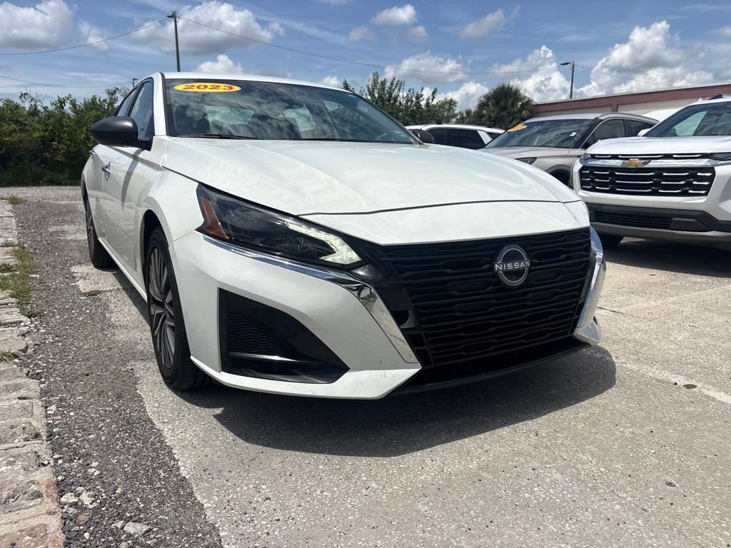 Used 2025 Nissan Altima 2.5 SV FWD image 1