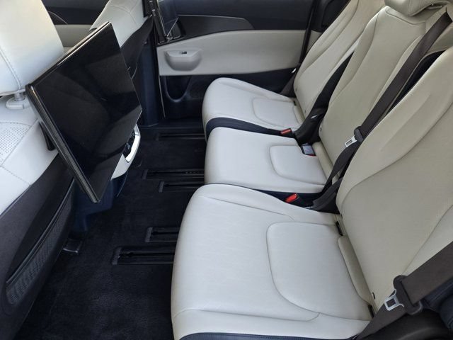 Used 2025 Kia Carnival SX FWD image 32