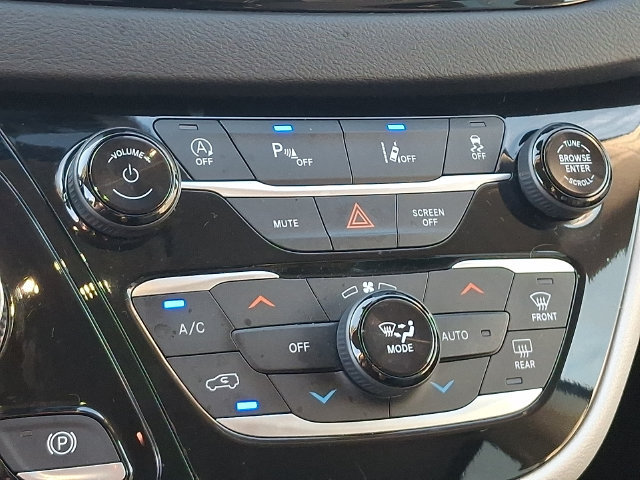 Used 2023 Chrysler Pacifica Touring-L FWD image 15