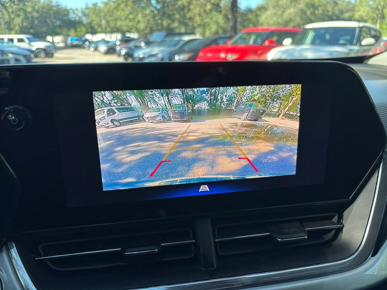 Used 2025 Chevrolet Trax LT FWD image 22