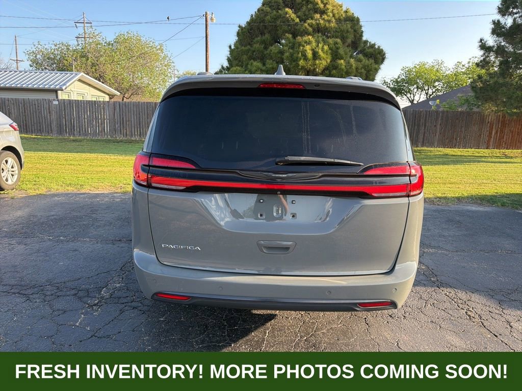 Used 2021 Chrysler Pacifica Touring w/ S Appearance Package image 5