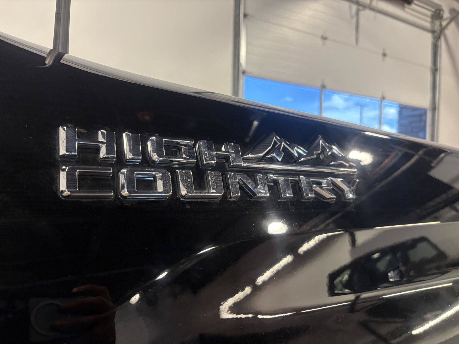 Used 2025 Chevrolet Silverado 2500 High Country w/ High Country Premium Package AWD/4WD image 11