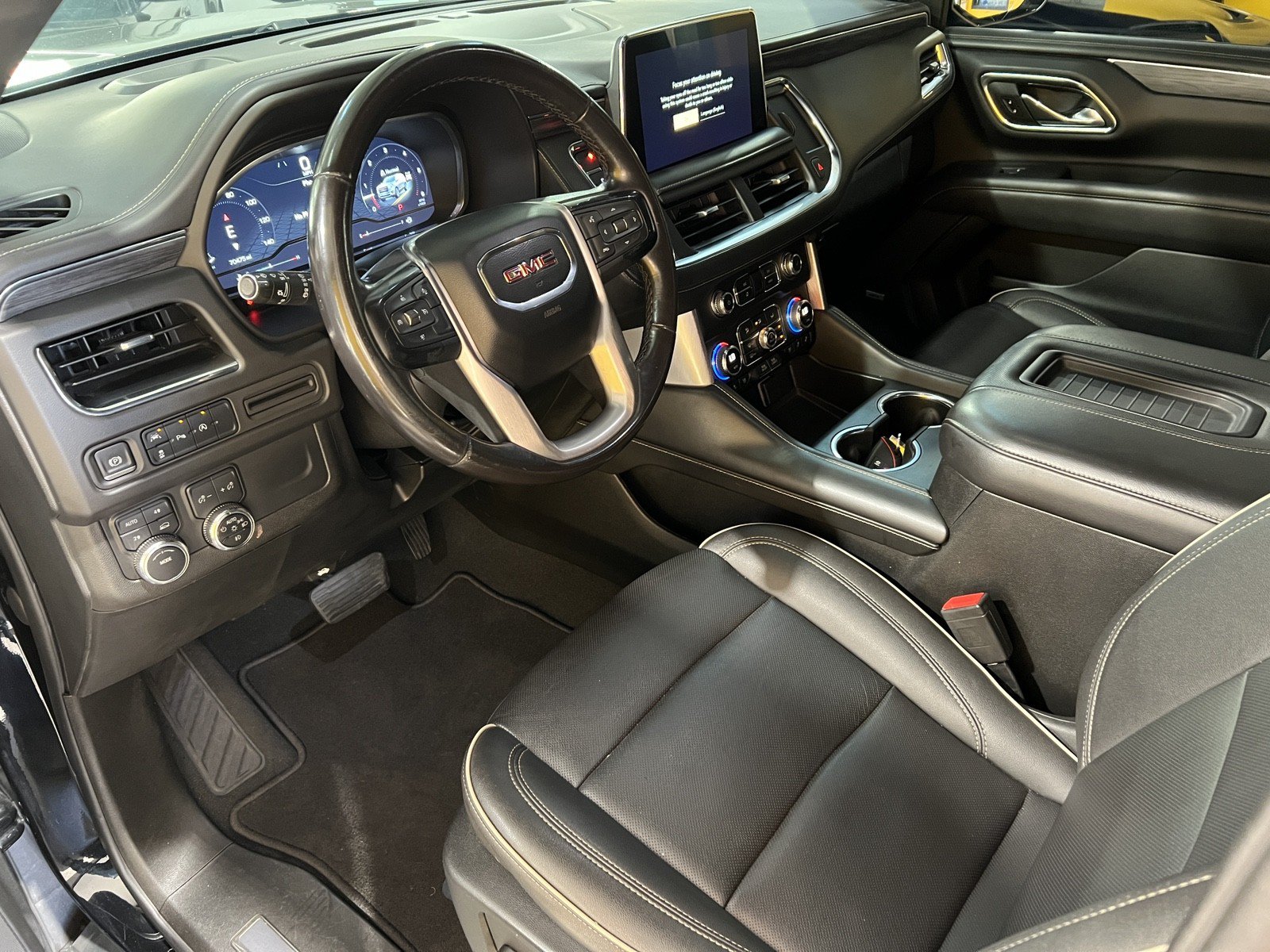 Used 2023 GMC Yukon XL SLT AWD/4WD image 14
