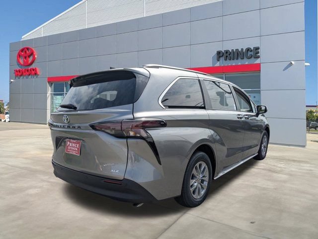 New 2026 Toyota Sienna XLE FWD image 4