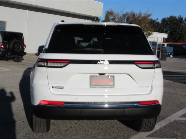 New 2025 Jeep Grand Cherokee Laredo image 5