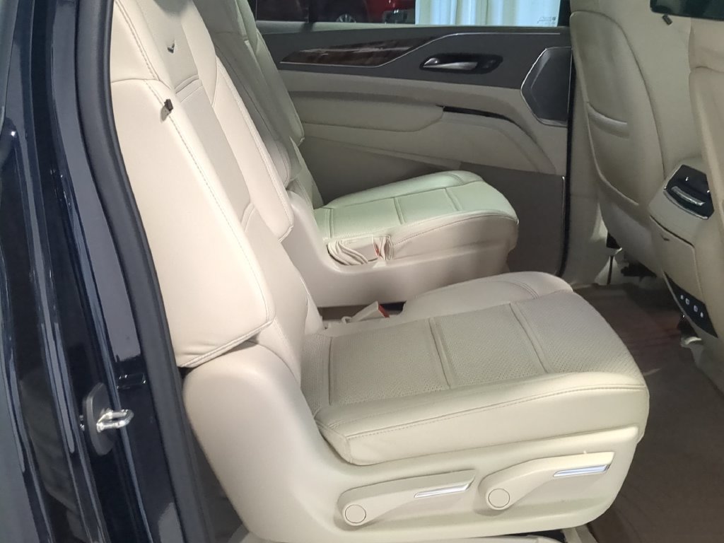 Used 2023 Cadillac Escalade ESV Premium Luxury Platinum AWD/4WD image 24