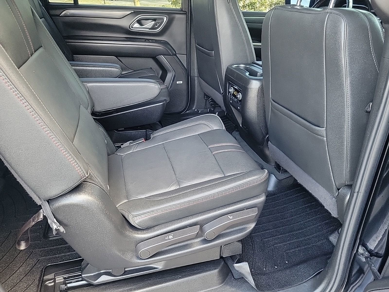 Used 2024 Chevrolet Suburban RST w/ Luxury Package RWD image 14