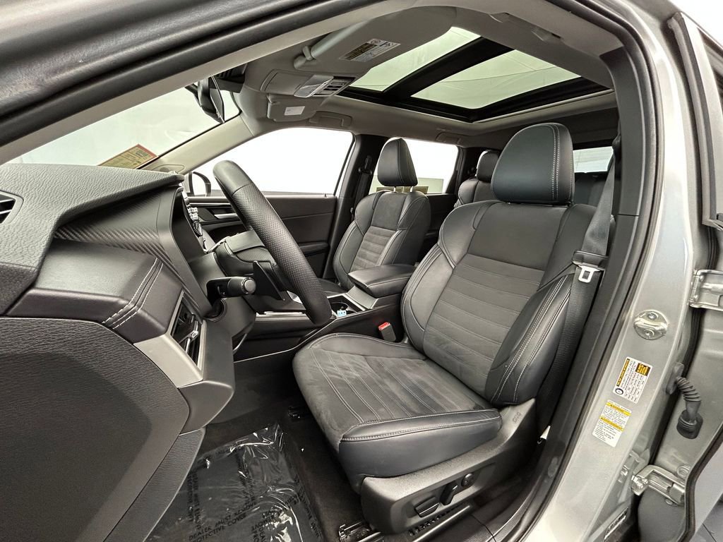Used 2024 Mitsubishi Outlander SE image 10