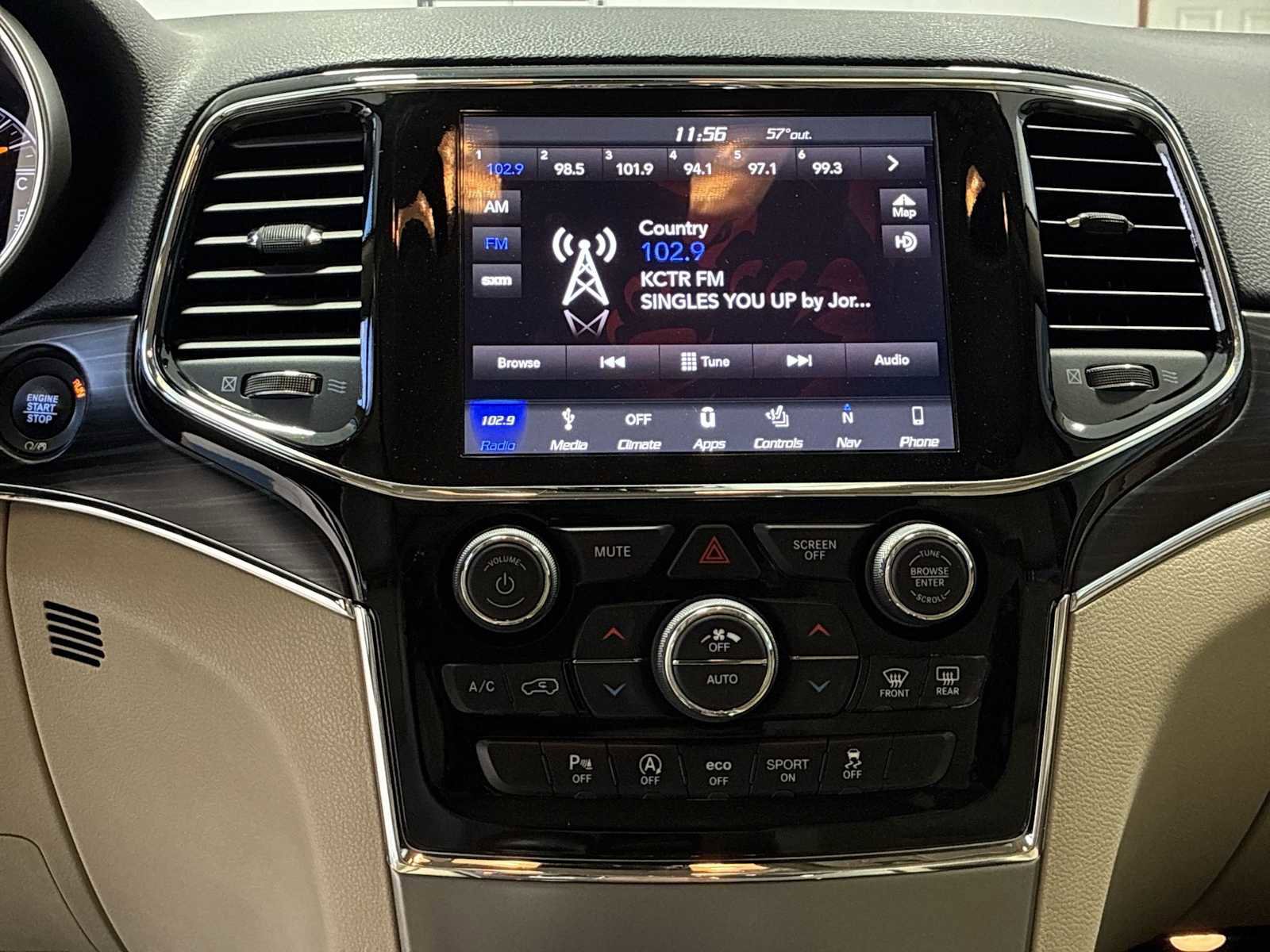 Certified 2019 Jeep Grand Cherokee Limited w/ Luxury Group II image 12