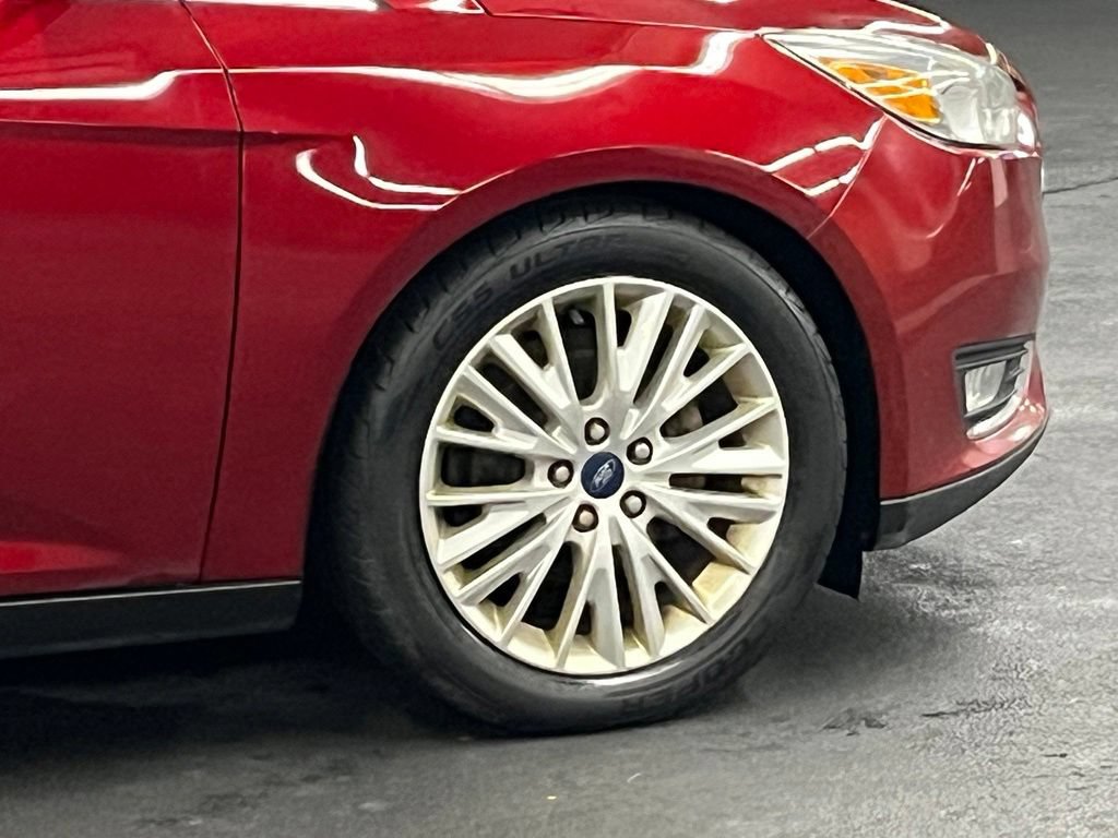 Used 2017 Ford Focus Titanium FWD image 38