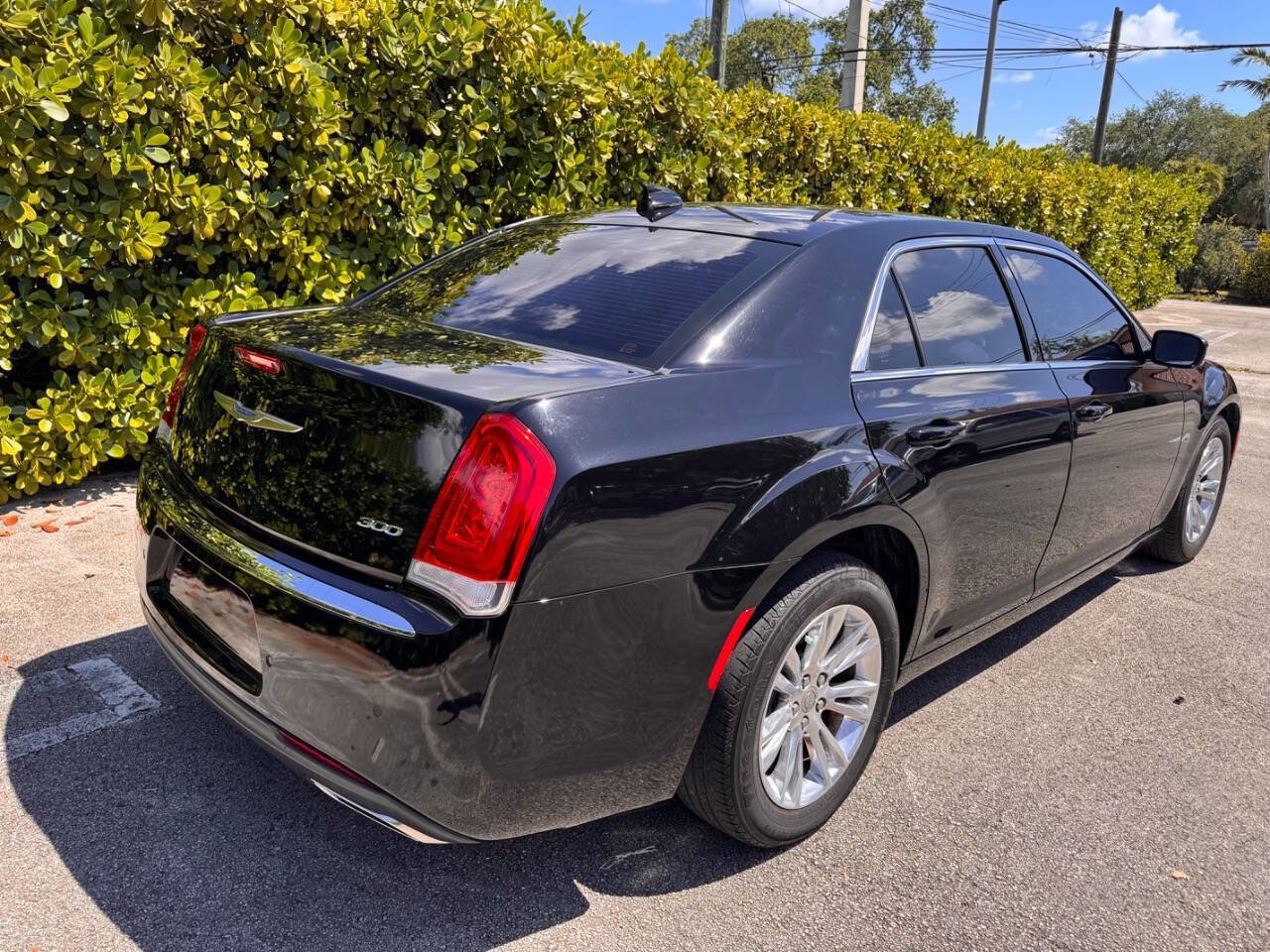 Used 2020 Chrysler 300 Touring L w/ 300 Premium Group image 4