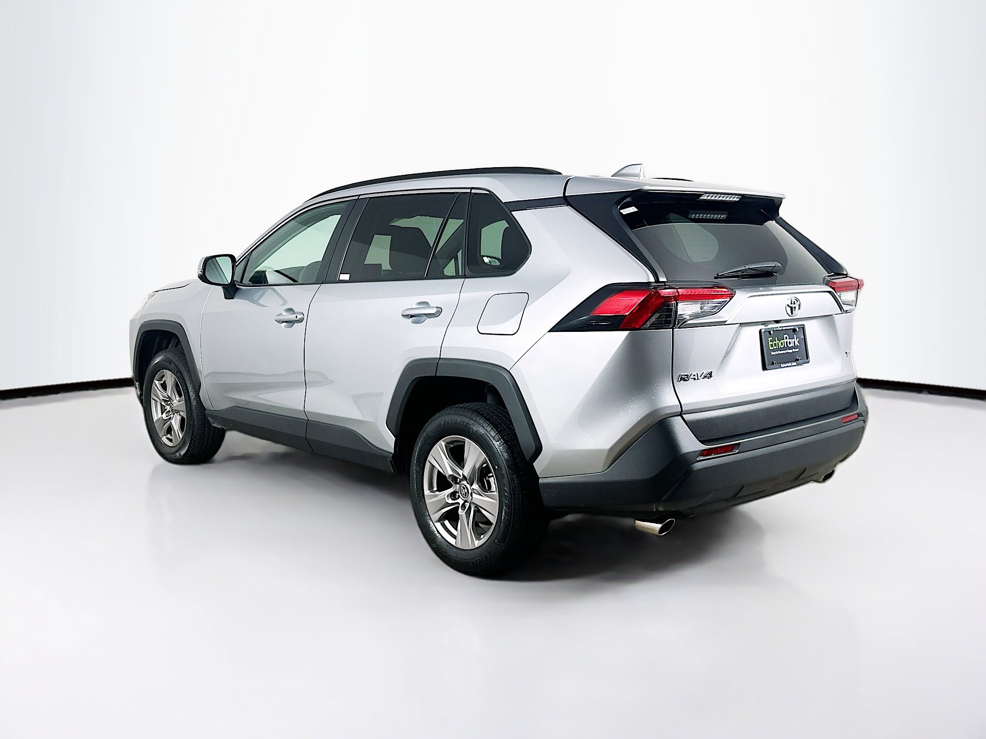 Used 2025 Toyota RAV4 XLE FWD image 5