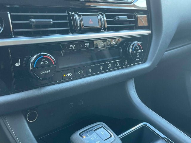 Used 2025 Nissan Pathfinder SL AWD/4WD image 29