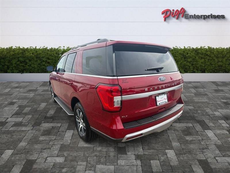 Used 2022 Ford Expedition XLT AWD/4WD image 3