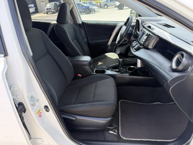 Used 2017 Toyota RAV4 LE FWD image 7