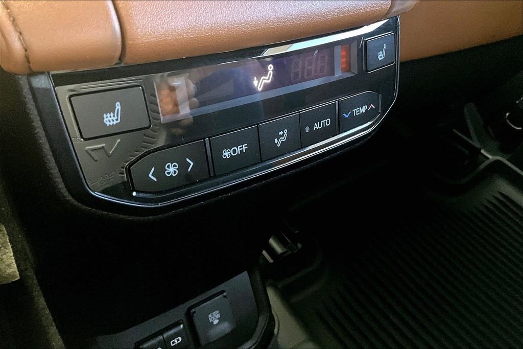 Used 2026 Toyota Highlander Platinum image 10