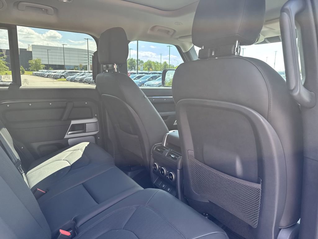 Used 2024 Land Rover Defender 130 S image 19