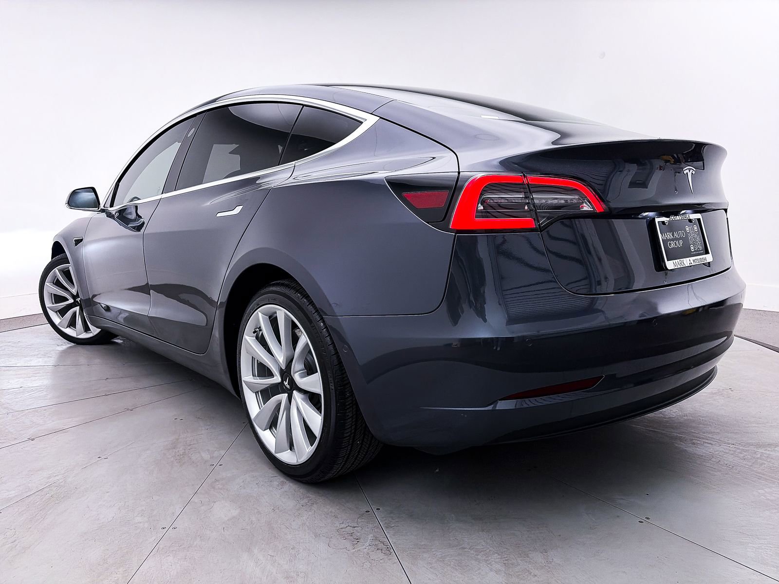 Used 2019 Tesla Model 3 Standard Range Plus image 2