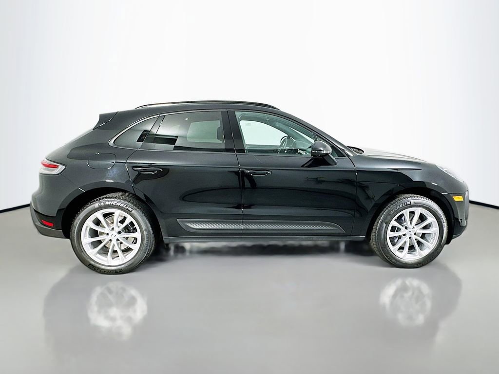 Used 2025 Porsche Macan image 8
