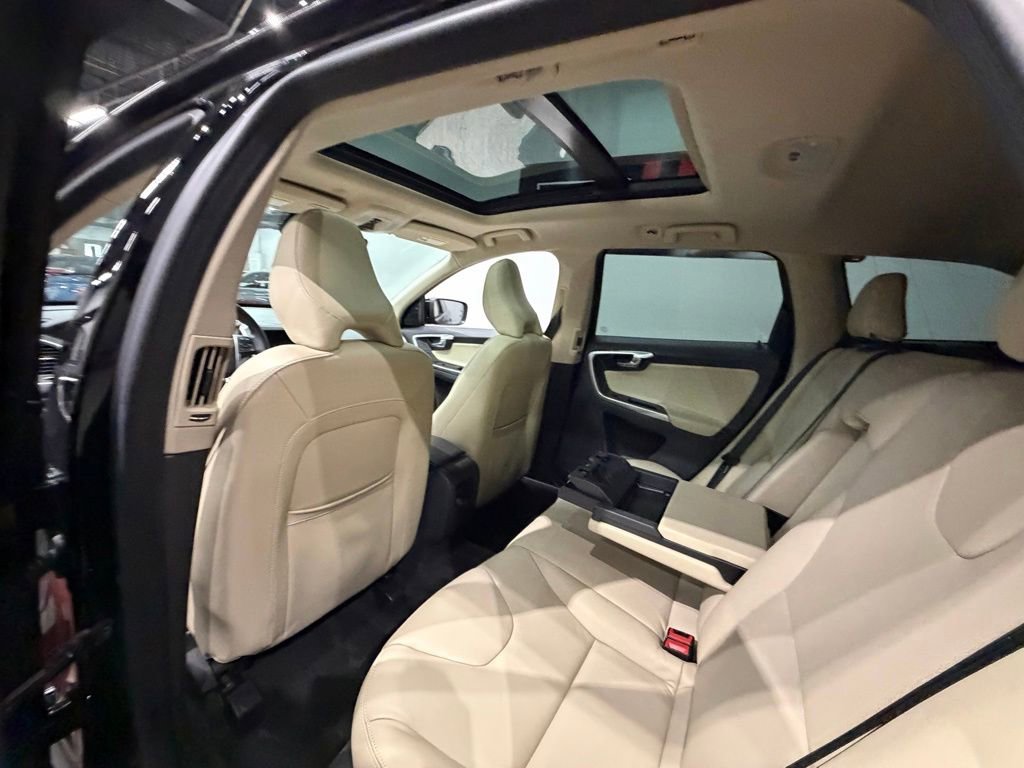 Used 2016 Volvo XC60 T6 w/ Proximity Package AWD/4WD image 20