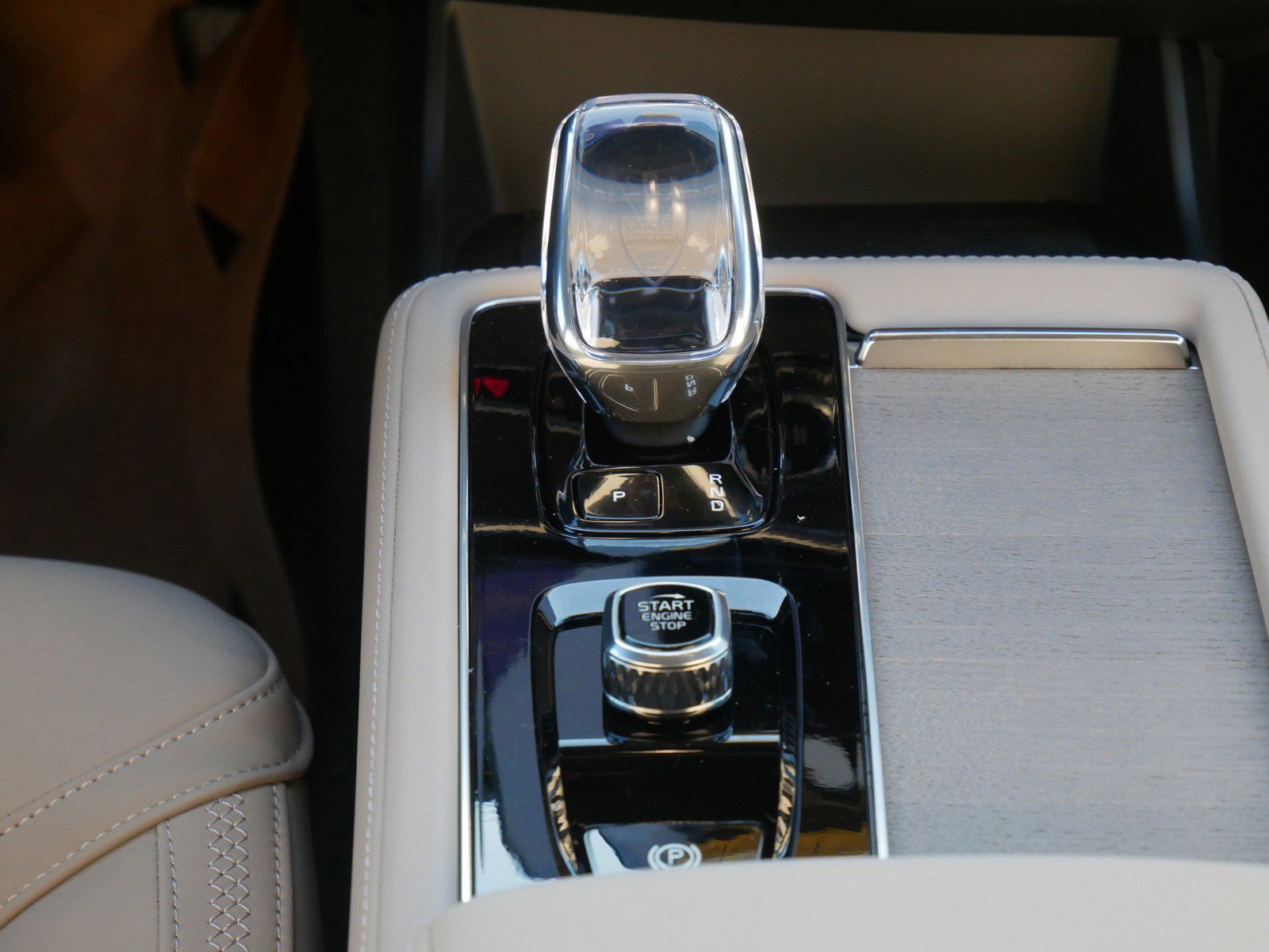 New 2026 Volvo XC90 T8 Plus w/ Protection Package Premier image 9