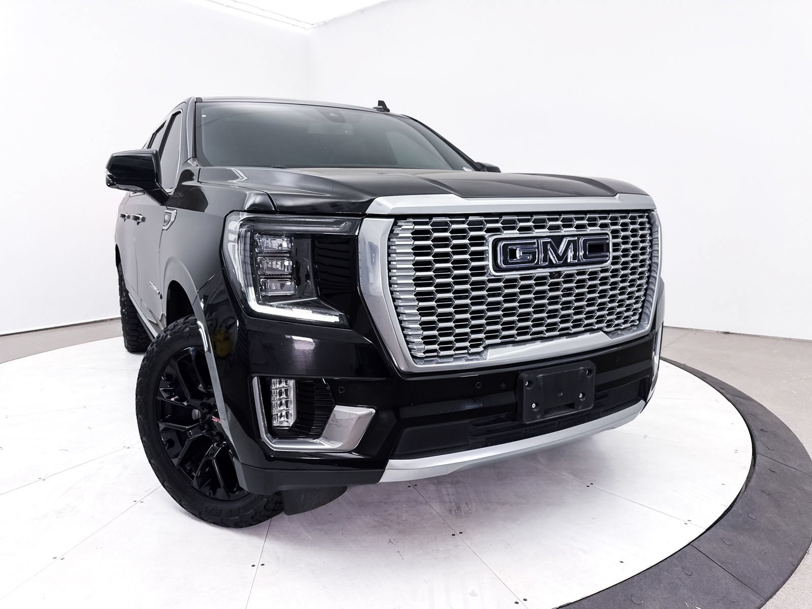 Used 2022 GMC Yukon XL Denali AWD/4WD image 7