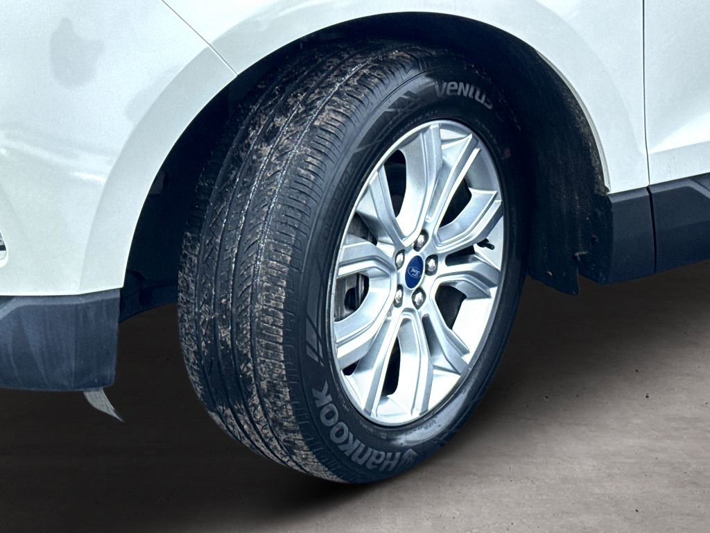 Used 2022 Ford Edge Titanium w/ Class II Trailer Tow Package image 24
