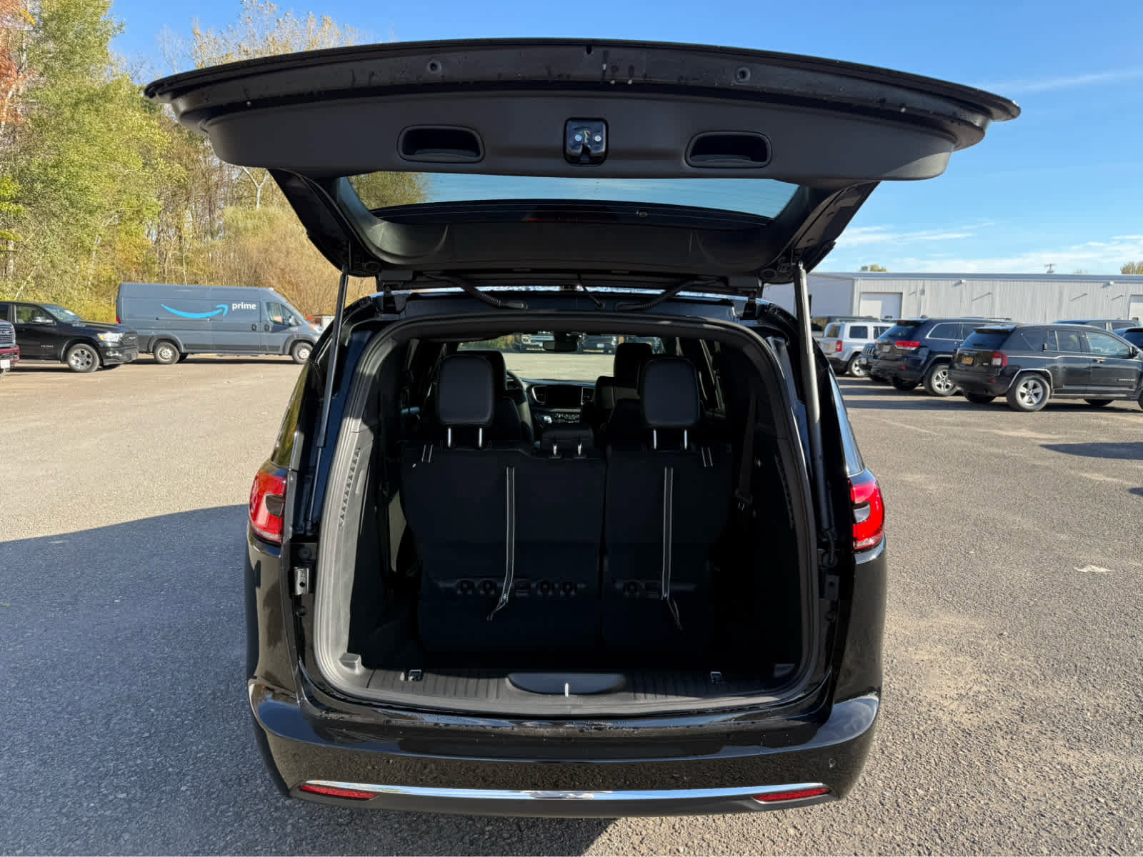 New 2026 Chrysler Pacifica Select image 5