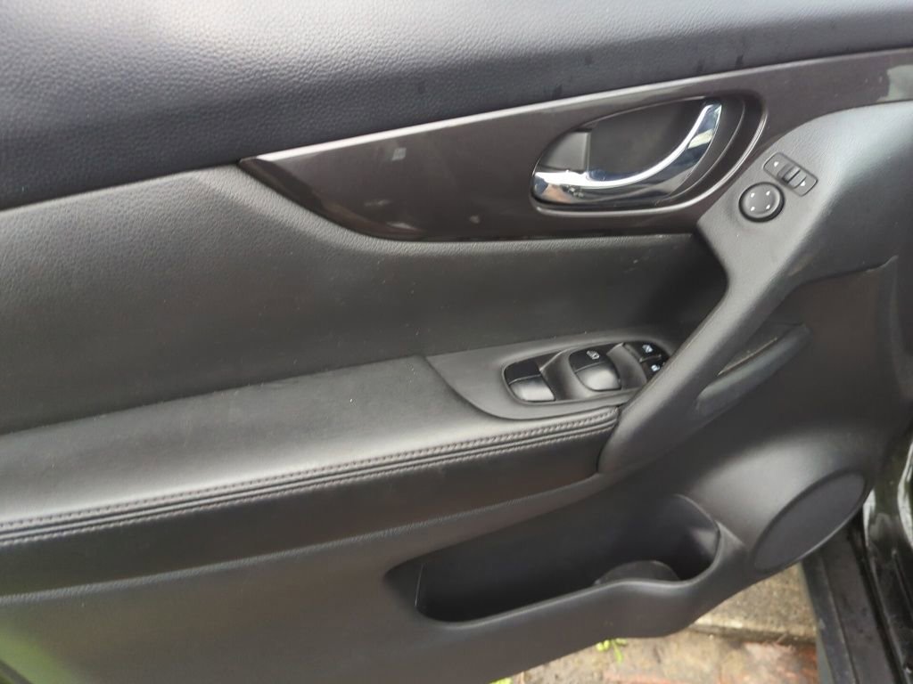 Used 2018 Nissan Rogue SV image 8