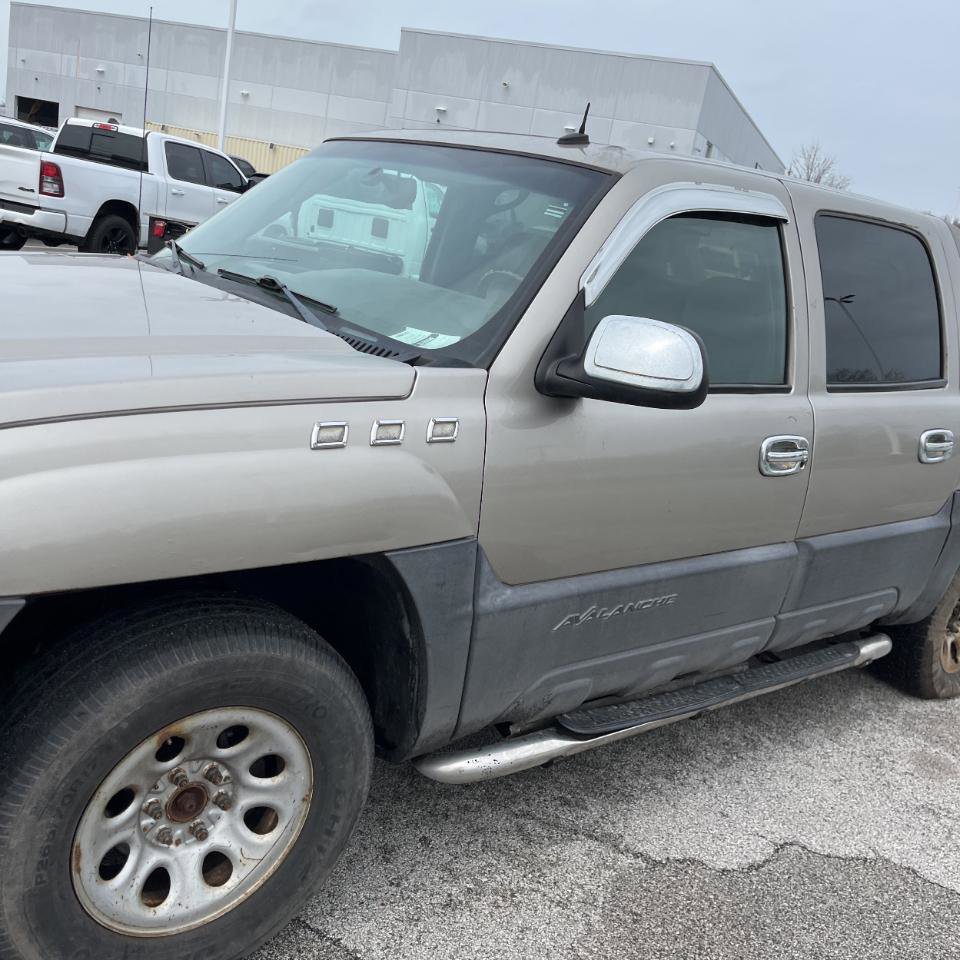 Used 2003 Chevrolet Avalanche 4x4 w/ Suspension Package, Off-Road image 5