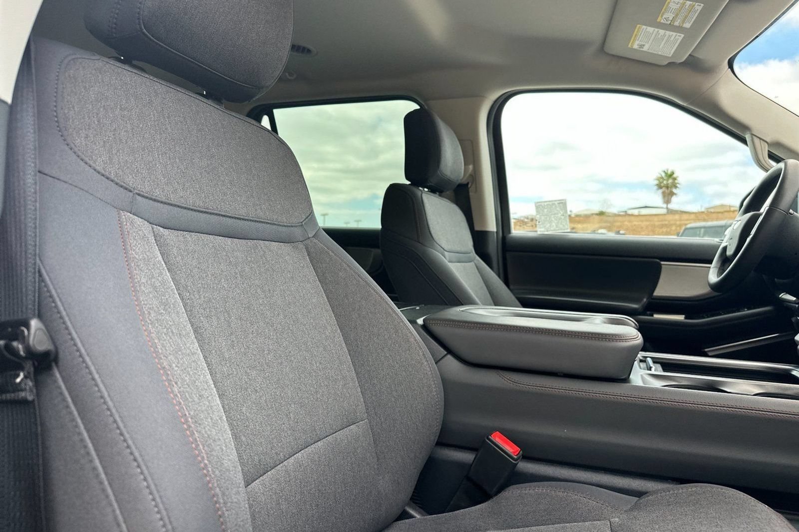 Used 2025 Ford Expedition Active AWD/4WD image 23