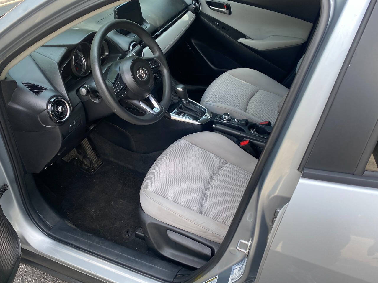 Used 2019 Toyota Yaris LE FWD image 12