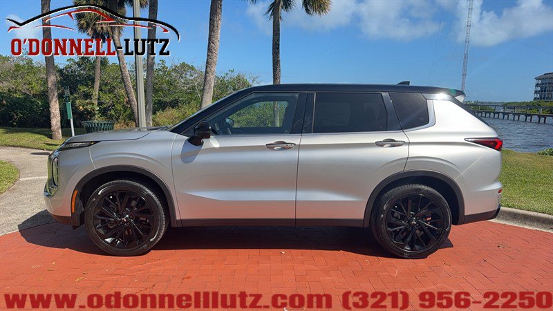Used 2023 Mitsubishi Outlander SEL FWD image 3