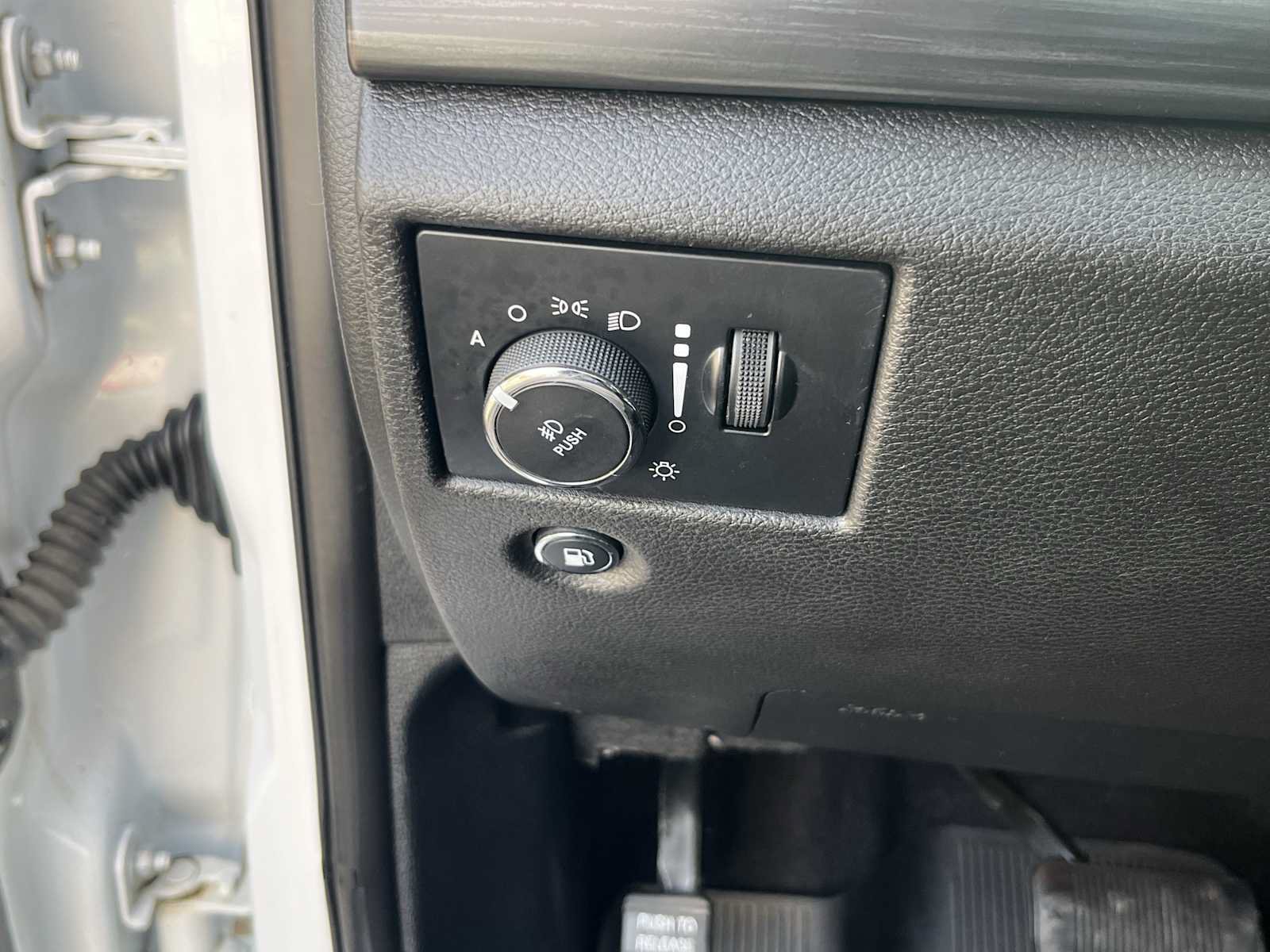 Used 2019 Jeep Grand Cherokee Altitude AWD/4WD image 25
