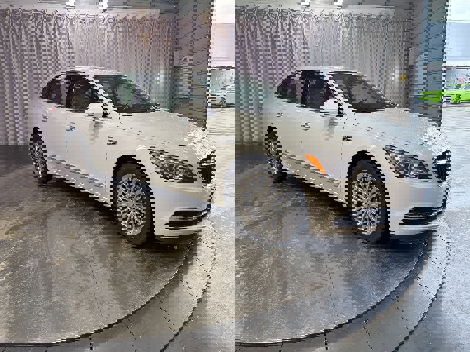 Used 2019 Buick LaCrosse Preferred image 3