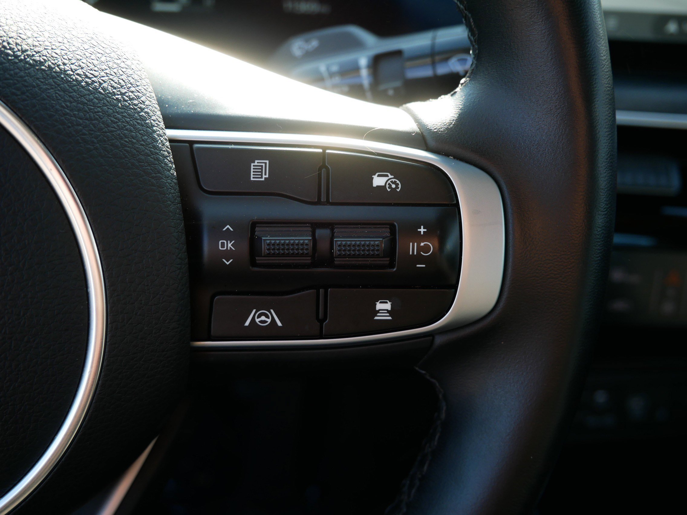 Used 2025 Kia K5 EX image 30