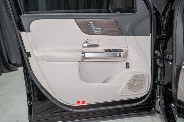 New 2025 Mercedes-Benz EQB 300 4MATIC image 10