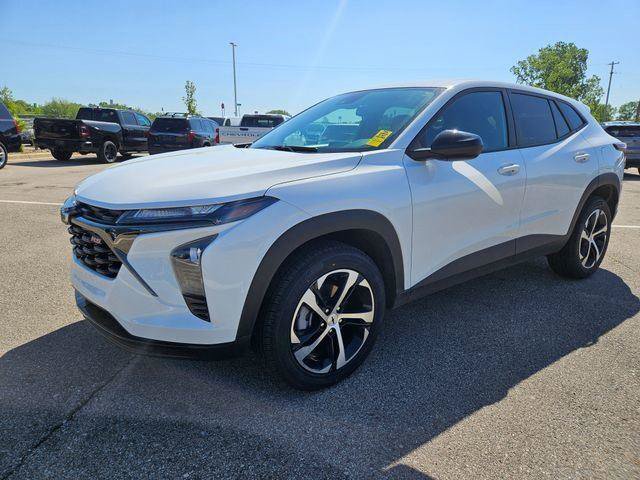 Certified 2024 Chevrolet Trax RS FWD image 3