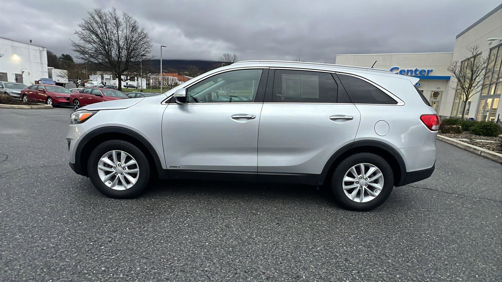 Used 2017 Kia Sorento LX image 7