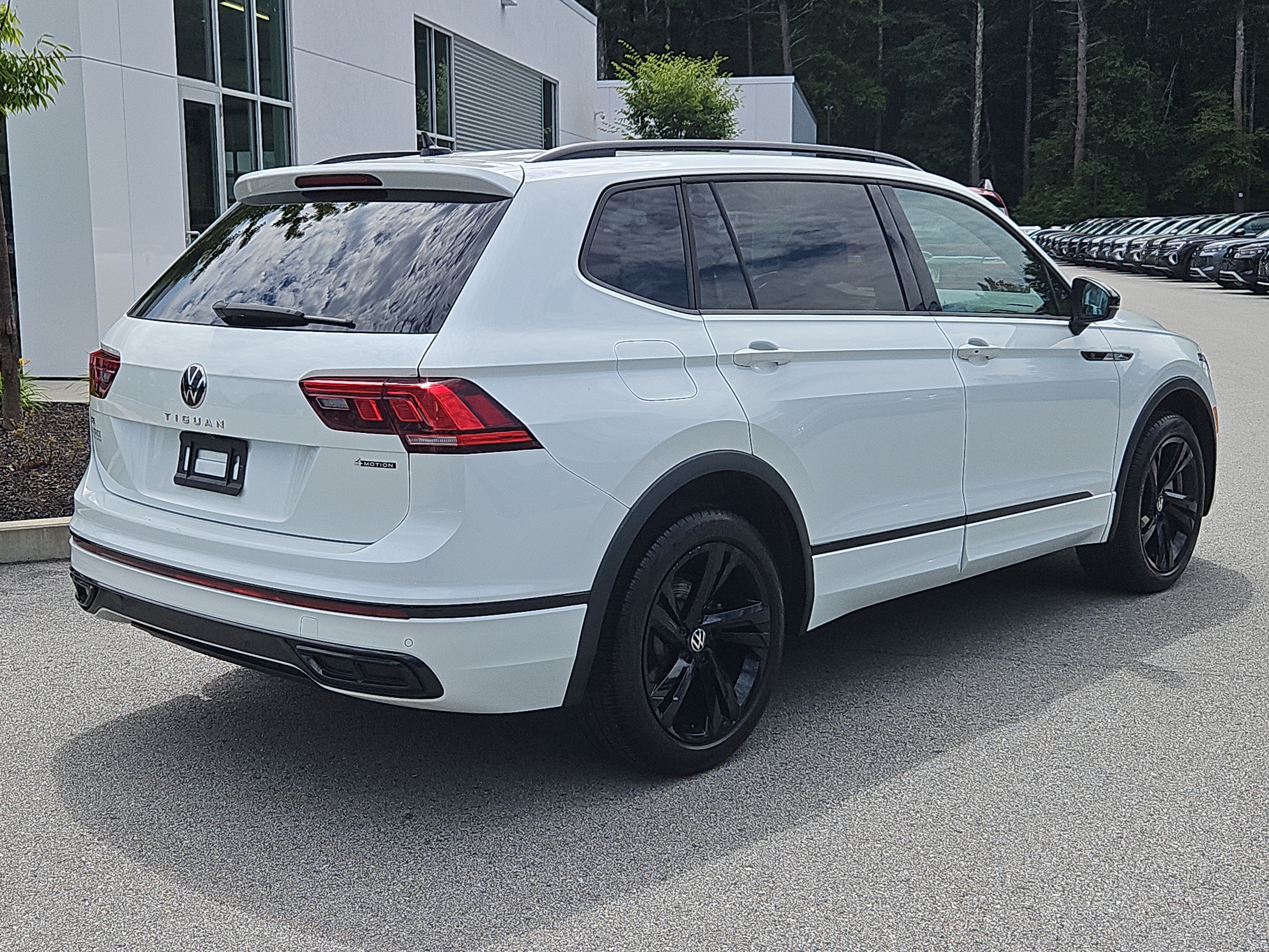 Certified 2024 Volkswagen Tiguan SE R-Line AWD/4WD image 3