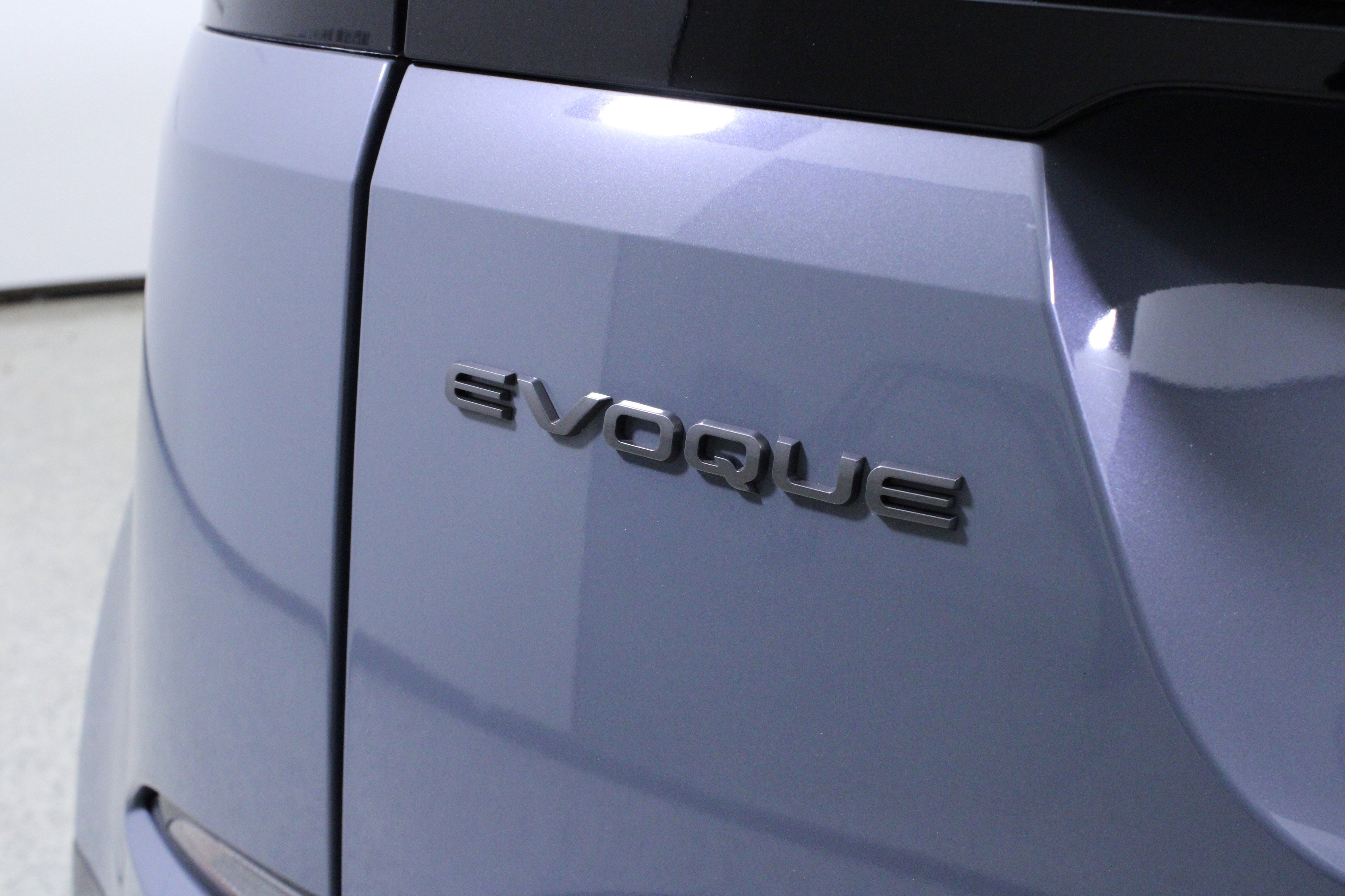Used 2023 Land Rover Range Rover Evoque R-Dynamic SE image 9