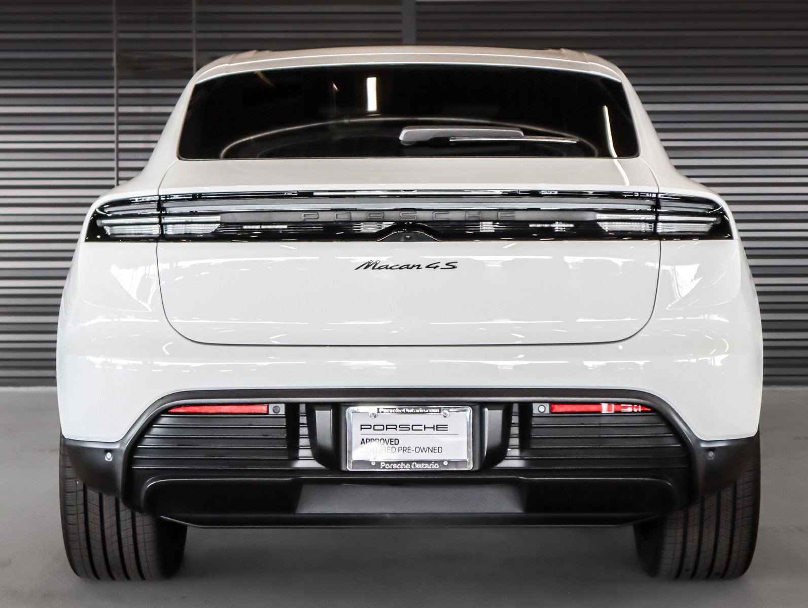 Certified 2025 Porsche Macan 4S Electric image 9