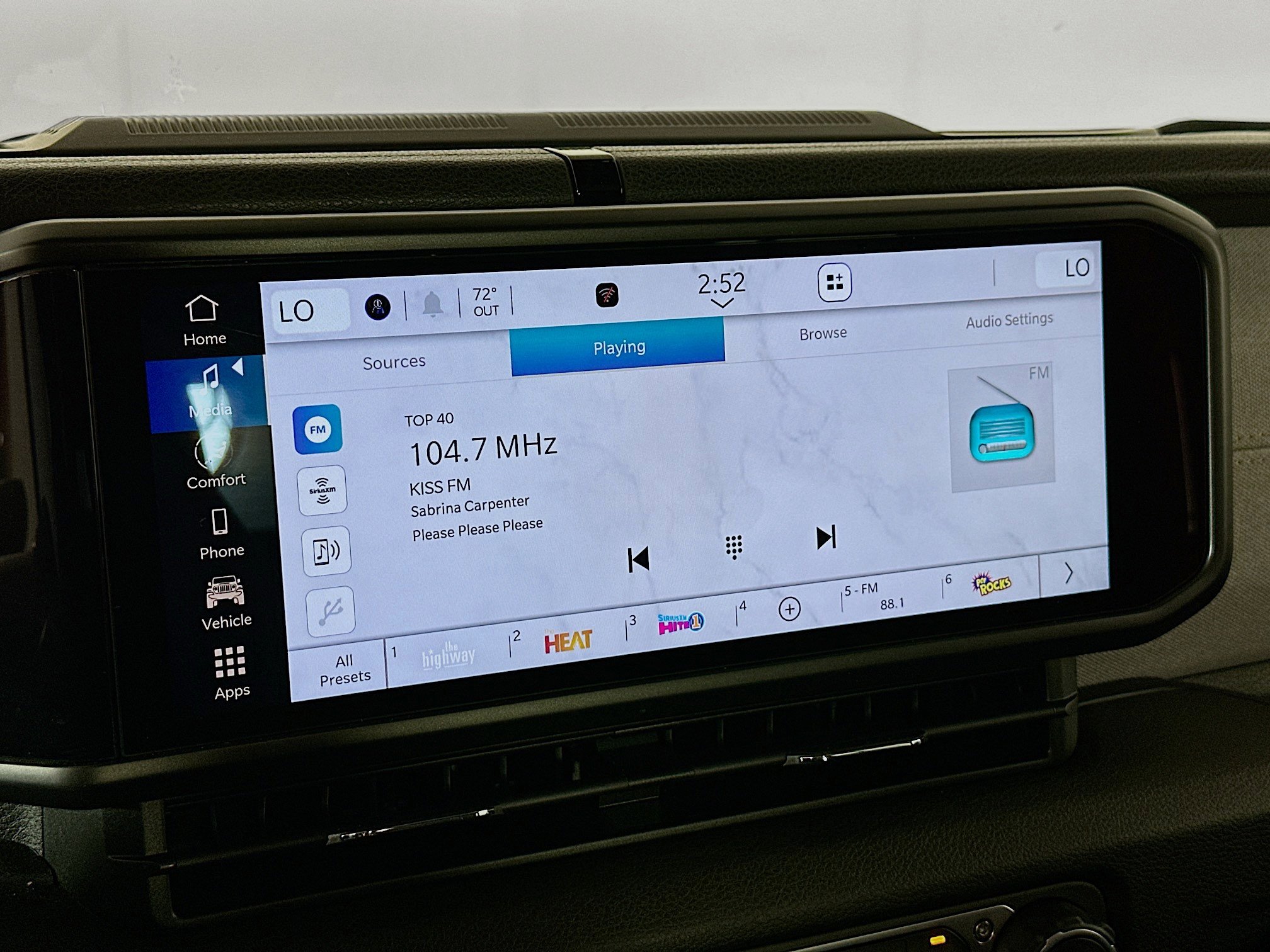 Used 2024 Jeep Wrangler Sport S w/ Technology Group image 19